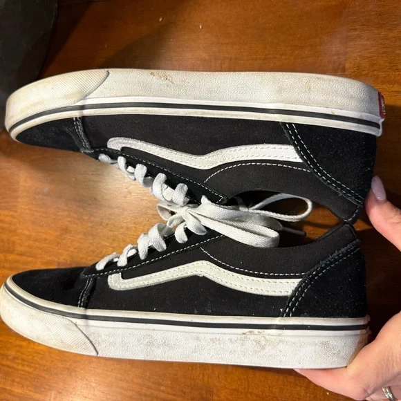 Youth 6 Vans Classic Black and White Low-Tops - Picture 7 of 9